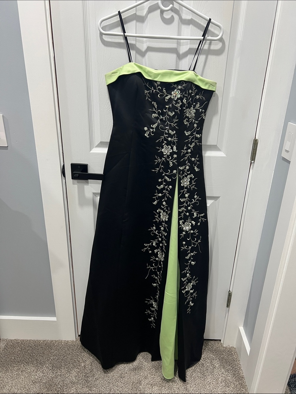 Morgan & Co Black Green Embroidered Formal Prom Maxi Dress Juniors 7/8